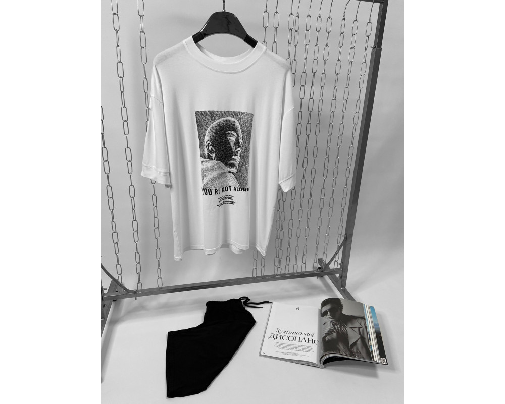 Летний комплект белая футболка и черные шорты "Not alone" Летний комплект белая футболка и черные шорты "Not alone"