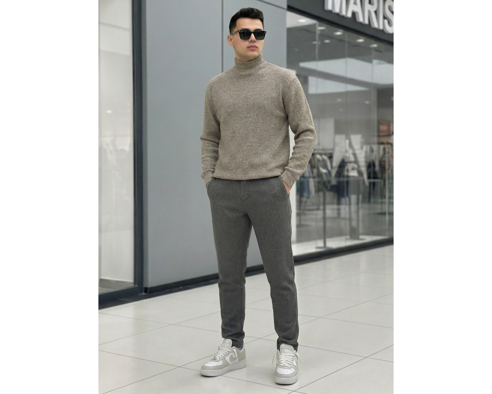 Комплект бежевый гольф и серые штаны