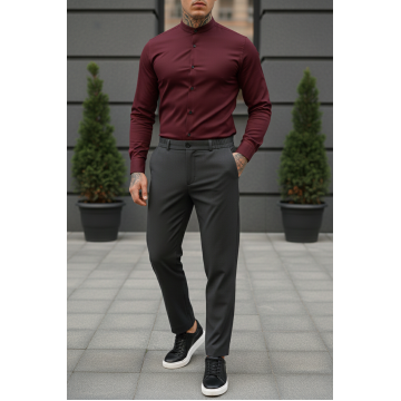 Классический комплект бордовая рубашка и серые брюки.
