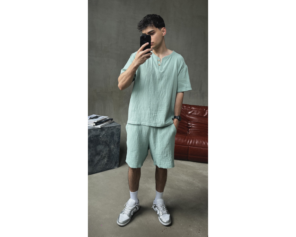 Мужской летний костюм из муслина футболка с вырезом мятный Мужской летний костюм из муслина футболка с вырезом мятный