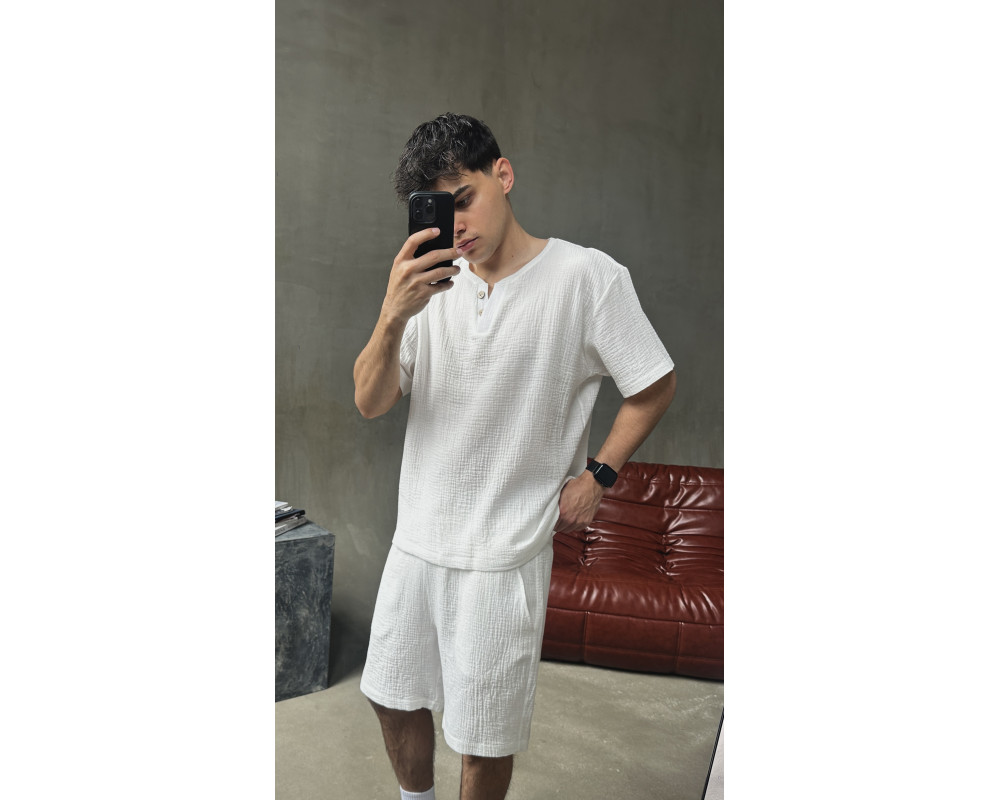 Мужской летний костюм из муслина футболка с вырезом молочный Мужской летний костюм из муслина футболка с вырезом молочный