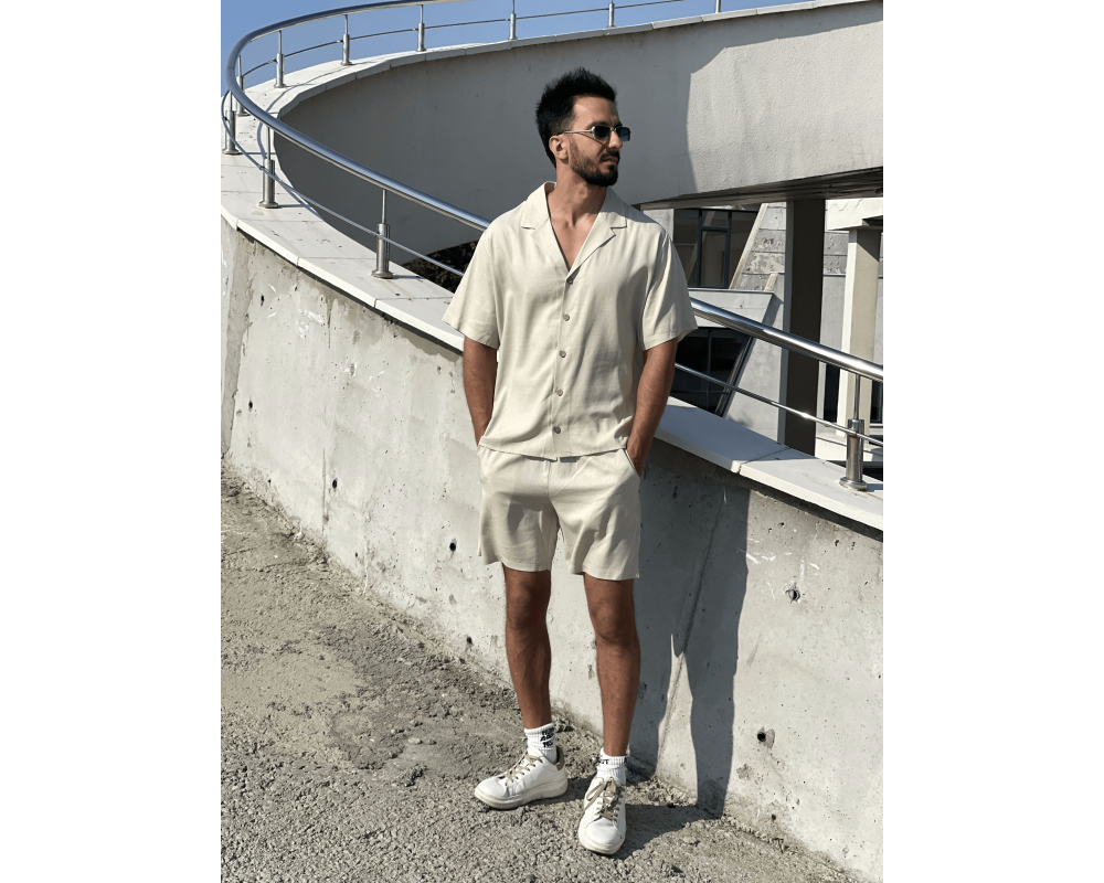 Мужской льняной костюм рубашка и шорты бежевый Мужской льняной костюм рубашка и шорты бежевый