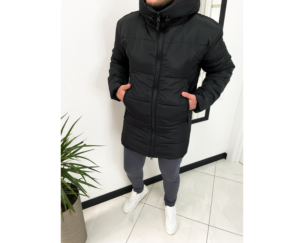 Тепла водовідштовхувальна куртка чорного кольору