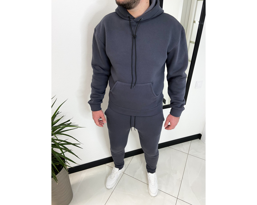 Чоловічий зимовий спортивний костюм на флісі сірого кольору.