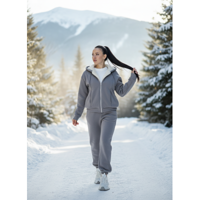 Женский теплый костюм с мехом на кофте светло-серый. Женский теплый костюм с мехом на кофте светло-серый.