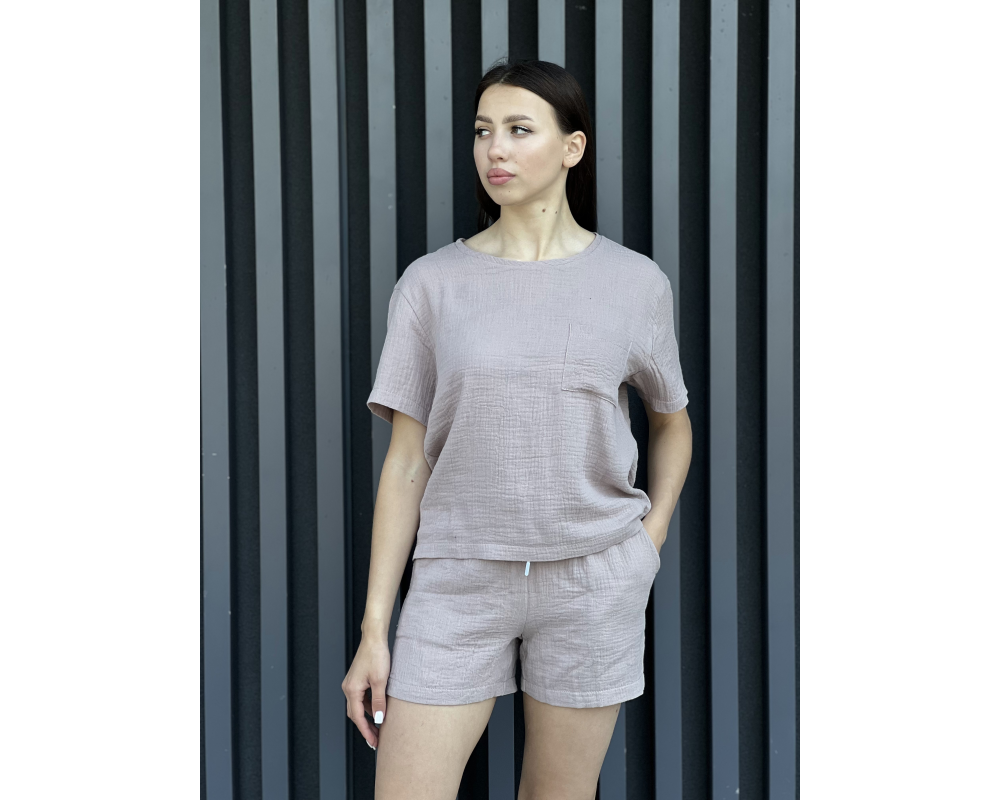 Жіночий літній костюм з мусліну футболка з кишенею мокко