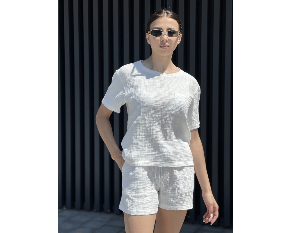 Женский летний костюм из муслина футболка с карманом молочный