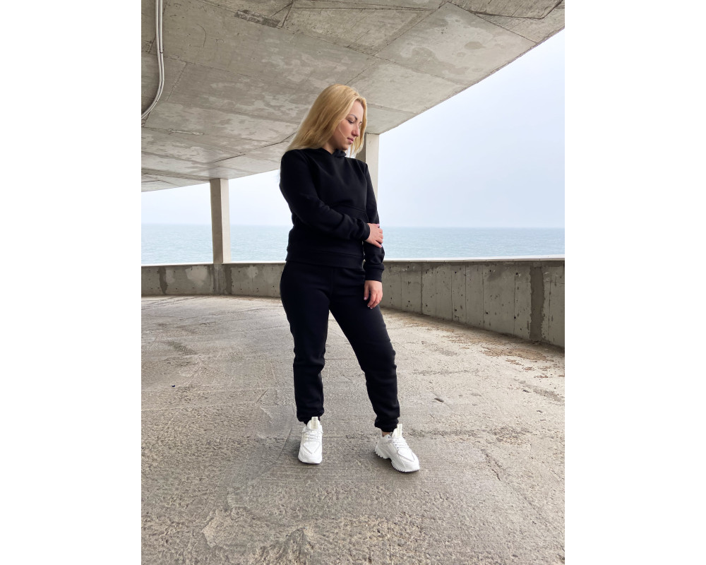 Женский теплый базовый спортивный костюм с карманом "кенгуру" | Черный