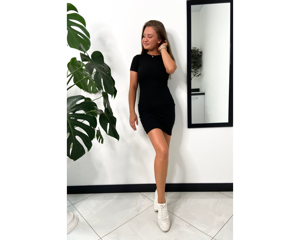 Классическое облегающее летнее черное платье