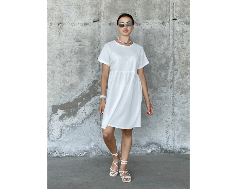 Повседневное платье свободного кроя со спущенным рукавом молочный